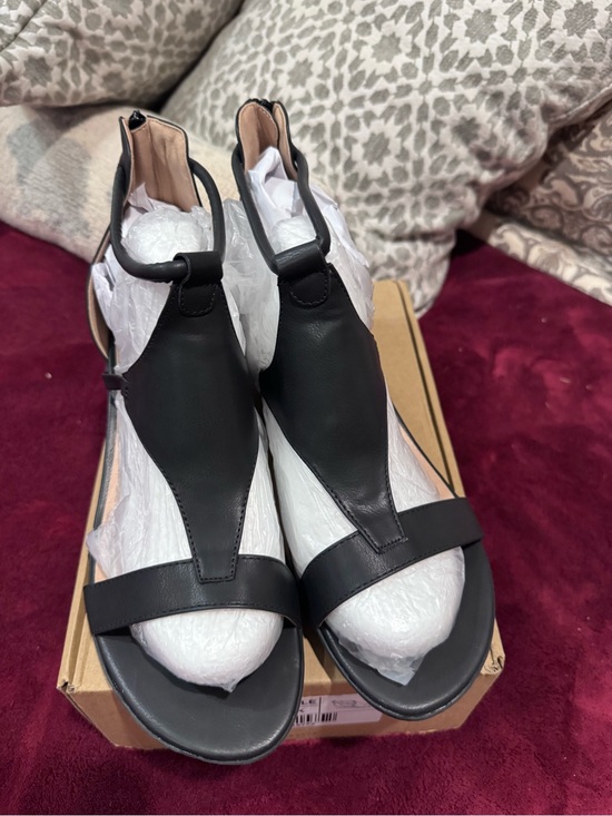 Shoes - Black Women’s Leather T-Strap Sandals - Unbranded